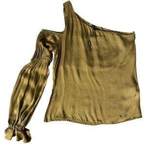 Studio F One-Shoulder Peasant Sleeve Top. Cold Shoulder Sleeve. Small. 34” Bust